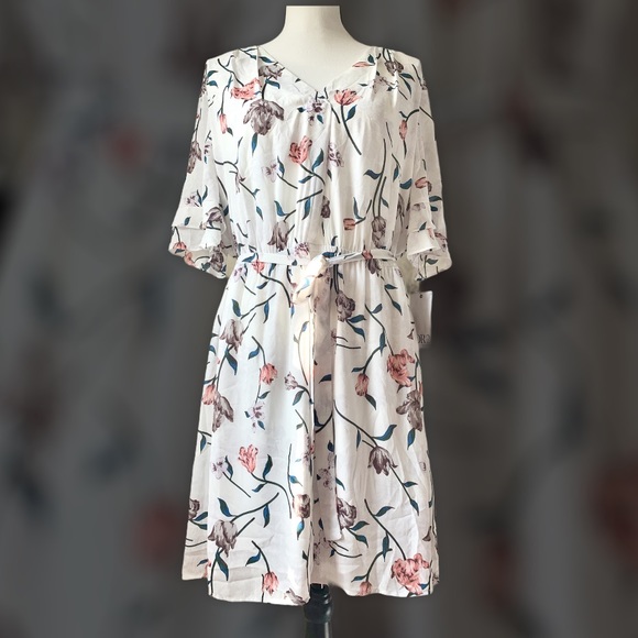 DR2 Dresses & Skirts - NWT DR2 Short Sleeve Flowy Belted Floral Dress